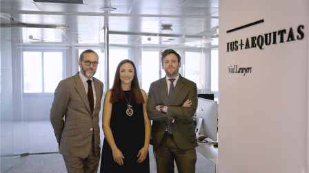 Eliseo M. Martínez, socio director, Alicia Agüero, of counsel, y Juan Pablo Tejero, responsable del área procesal civil, mercantil y de acciones colectivas