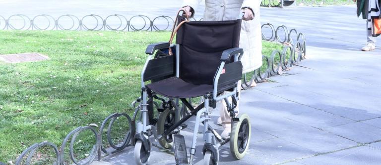 El decreto que amplía la jubilación anticipada por discapacidad a 11 patologías más, en vigor desde hoy