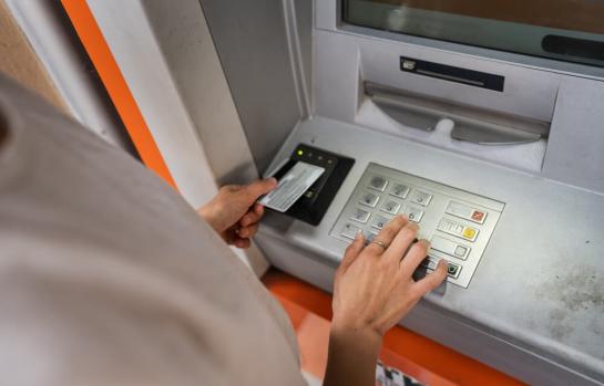 Delito de robo de la cuidadora a una anciana_img