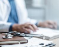Suspensión de empleo y sueldo a un médico_img
