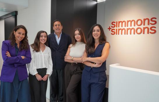 Equipo de derecho Laboral Simmons_img