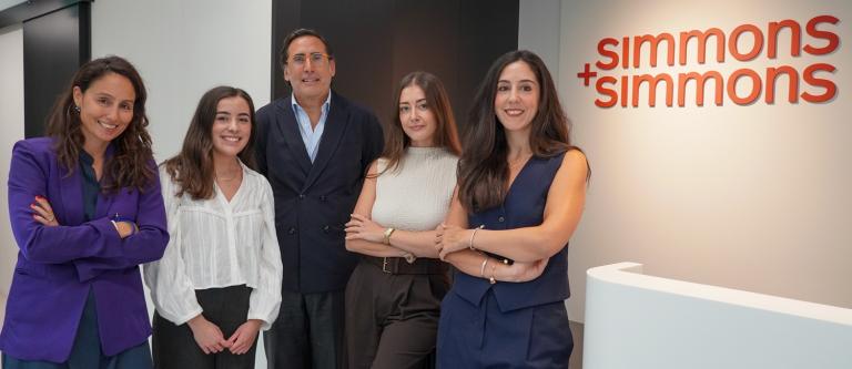 Equipo de derecho Laboral Simmons_img