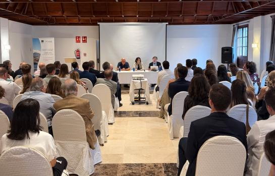 De izda. a dcha. en la mesa Jose Alberto Marín, Concepción Pilar Barrio y Alfonso Cavallé_img
