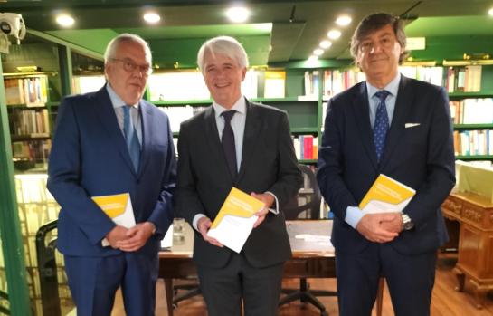 Juan Pujol, Salvador González y Óscar Fernández León_img