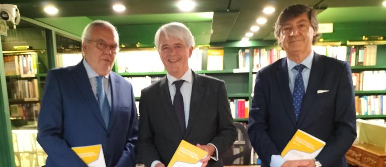 Juan Pujol, Salvador González y Óscar Fernández León_img