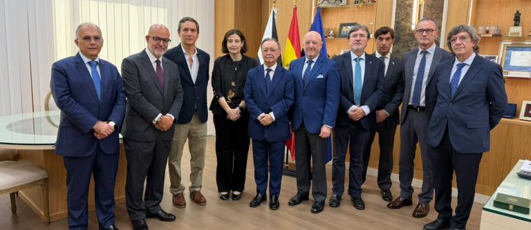 de izda. a dcha. Alberto Ramón Gaitán, Víctor Manuel Arrabal, Luis Mayorga, Concepción Pilar Barrio Del Olmo, Juan Jesús Vivas, Manuel Seda, Alfonso Cavallé, Francisco Javier Balsera, Juan Ramón Furrasola y José Eduardo García Pérez._img