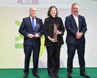 Lorenzo Amor, presidente de ATA; Concepción Barrio, presidenta del Consejo General del Notariado; y José María Díaz González, director comercial de Flotas en MOEVE_img